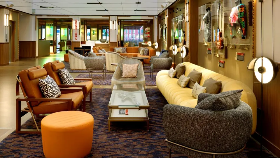 Hard Rock Hotel Madrid (3/5)